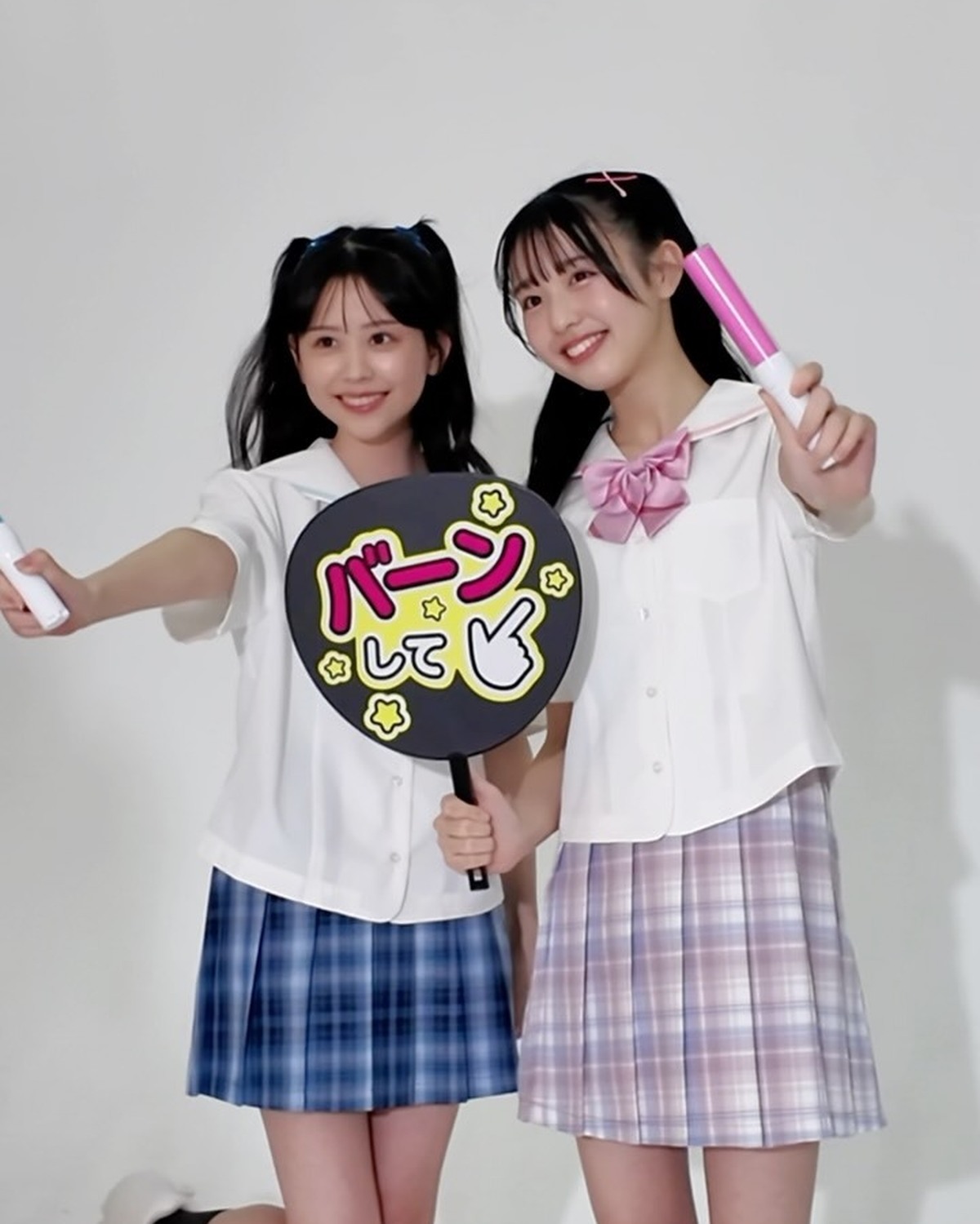 ファンサください🥺🙌🏻🩷それぞれの推しを思い浮かべながら撮影しました🙂‍↕️🎶⊹₊⟡⋆˚⊹—————————⊹₊⟡⋆˚⊹Seventeen夏号発売中📖🌴STモデルのオフショットがもっとみたいコは@se