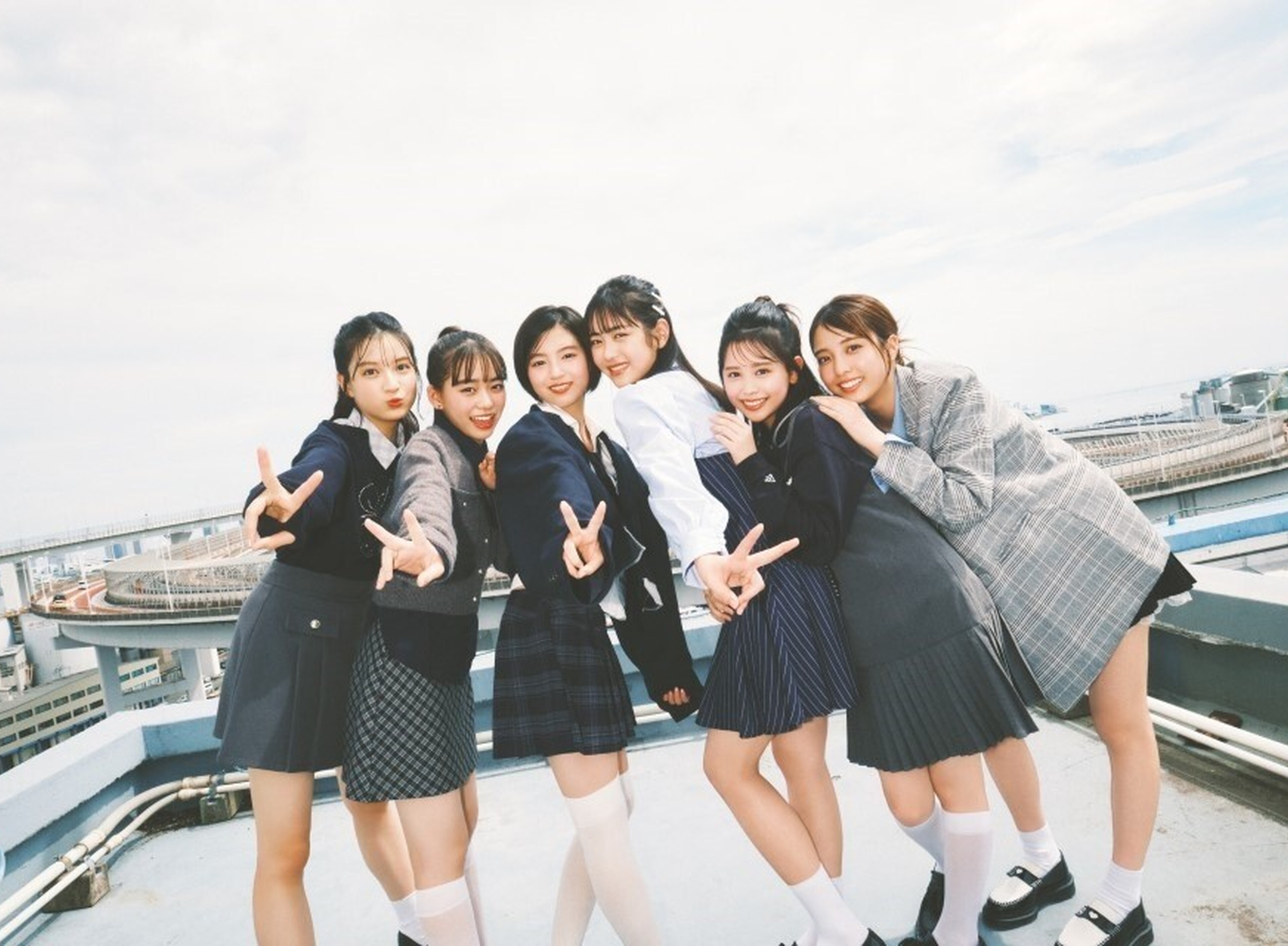 6人のわちゃわちゃ🩵カバームービー撮影オフショもチェック📷