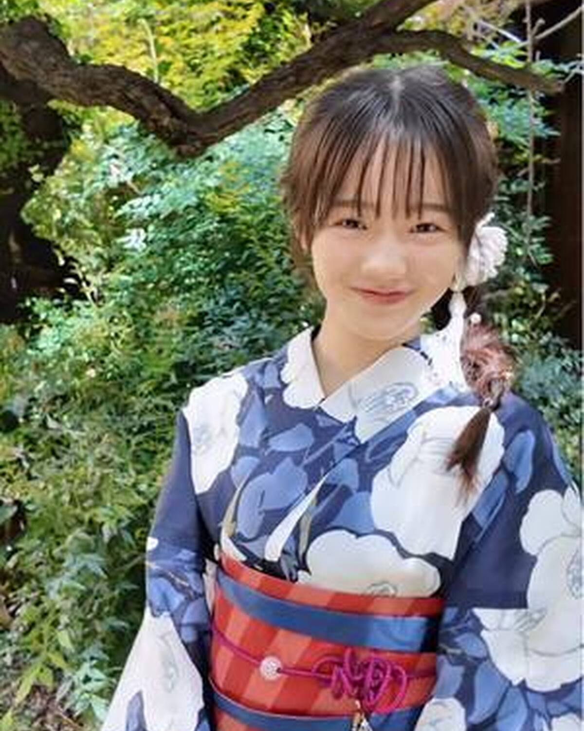 今年の夏はどんな浴衣を着る？👘 瑠菜はネイビー×白の王道系💙🤍 赤の帯がアクセントになってかわいい💐 @中島瑠菜 #彼氏目線 #浴衣 #お祭り #カバームービー #Seventeen #セブンティーン