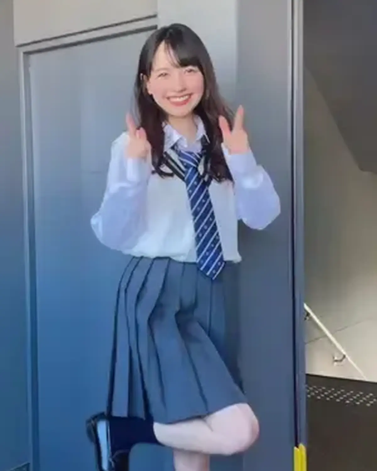 春号の撮影現場でも踊ってみました💃もはや定番の @河村ここあ ダンス🥹🫶🏻 #河村ここあ #LJK #制服コーデ #Seventeen春号 #制服ダンス