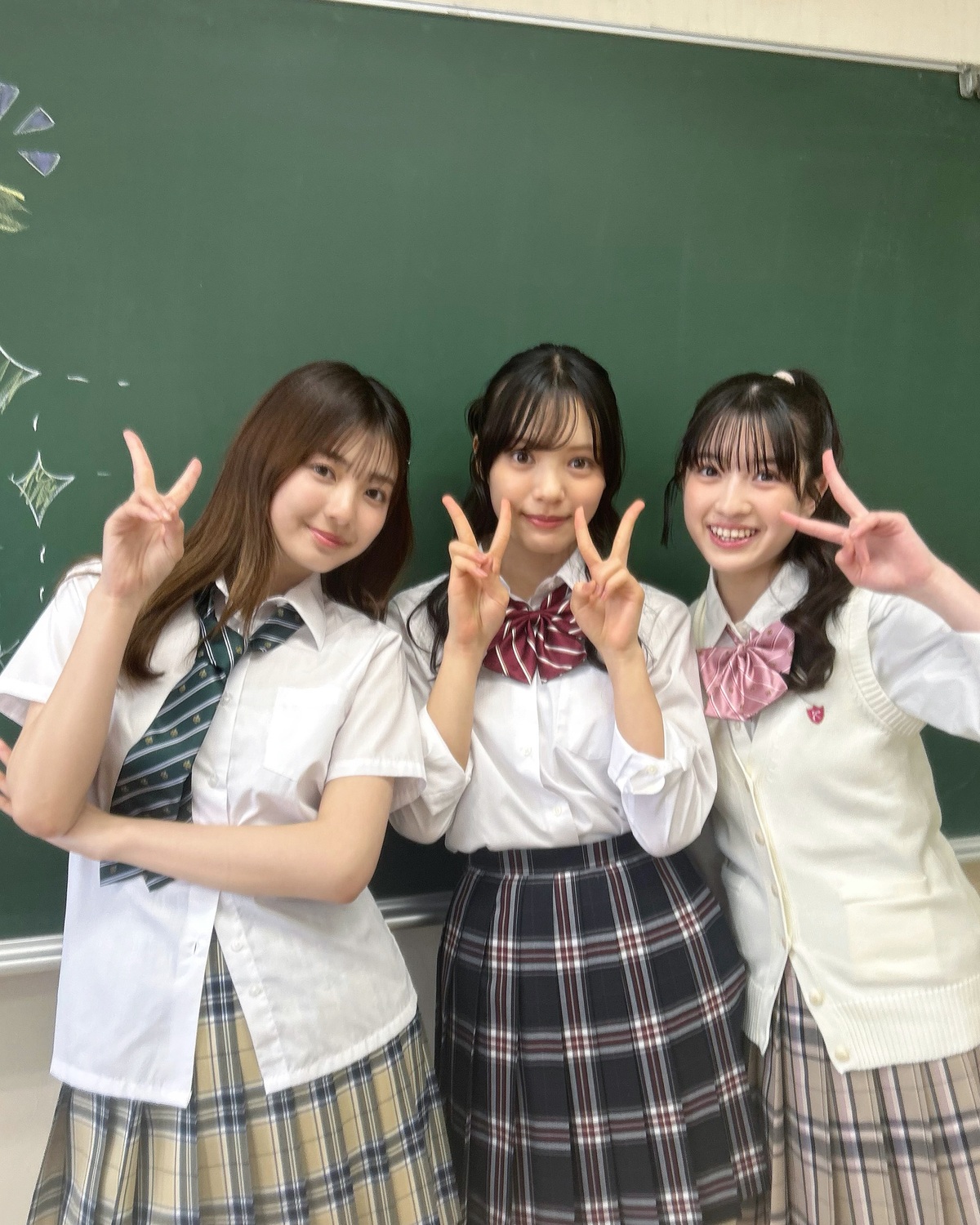 5月最後のオフショットはもちろん🤍カバームービーを担当したこの4人🫶🏻最後は動画だよ🎥💖みんなにとって5月はどんな一か月だった？🎶#岡本望来 #堀口真帆 #川瀬翠子 #希咲うみ #制服コーデ