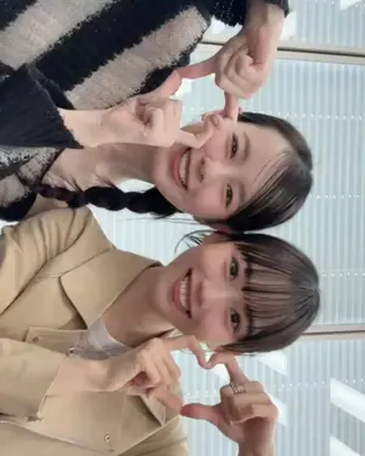 またまたれいまう👩🏻‍❤️‍👩🏻 次はどんなTikTokが見たい？🫶🏻 #小國舞羽 #松本麗世 #Seventeenモデル #今日好き #可愛い女の子　@小國舞羽(まう) @松本麗世🧸️️️⛅️