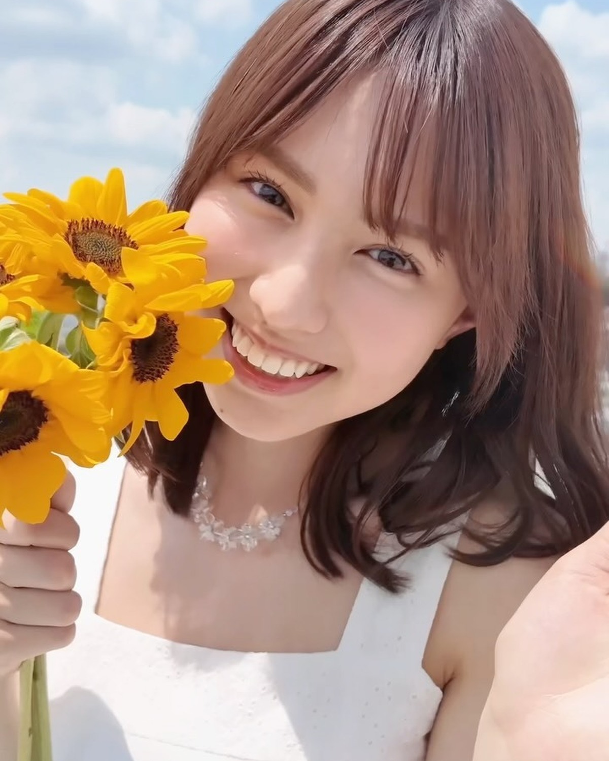 Seventeenを卒業する #森﨑美月 ちゃんから読者のみんなへラストメッセージが到着🗣️🌼初登場はなんと中学２年生。約５年間、もんスマイル✨でSeventeenを照らし続けてくれたもんちゃんが卒業
