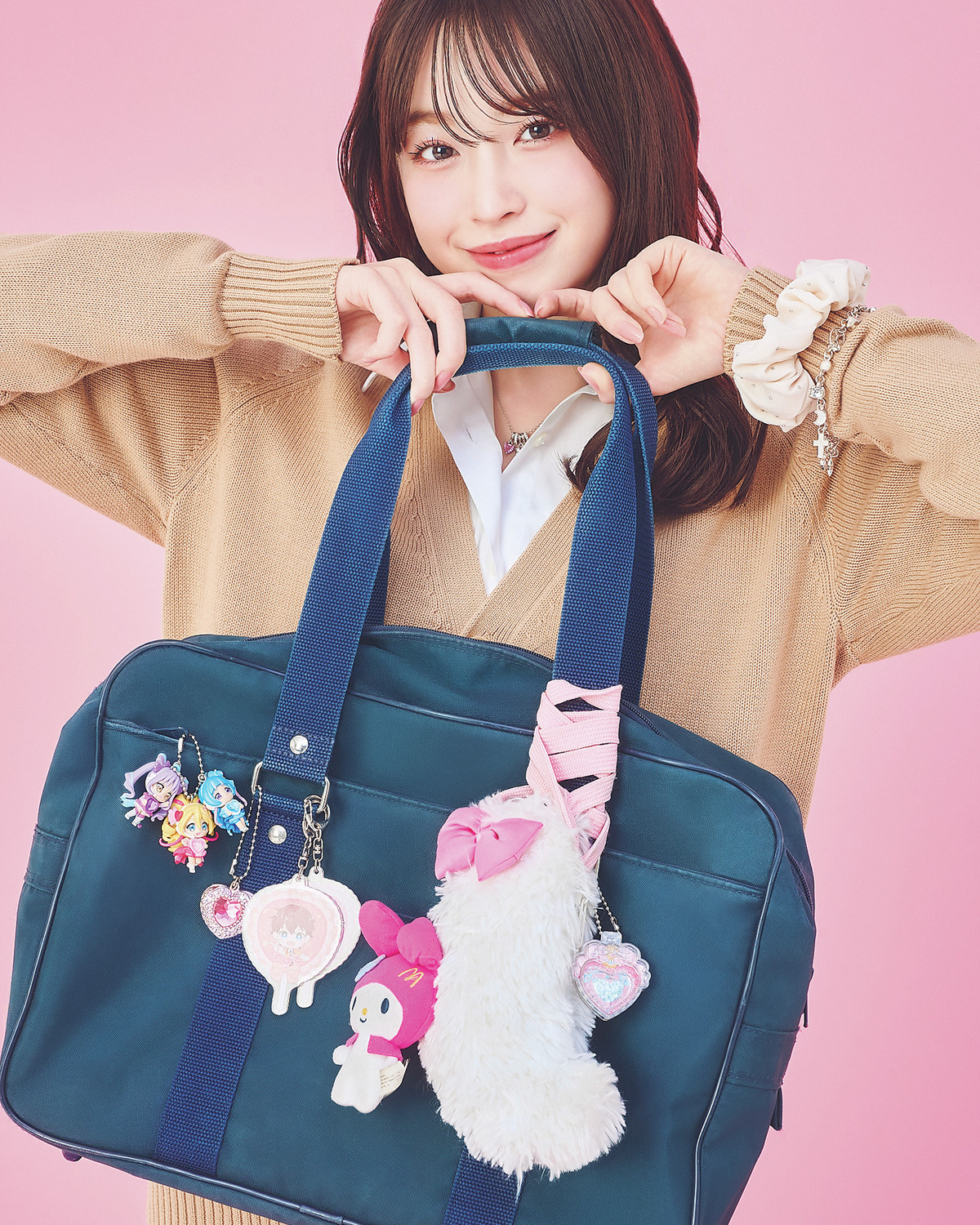 葛西杏也菜のスクバの中身は青春満喫アイテムフル装備【憧れJKのスクバ事情】