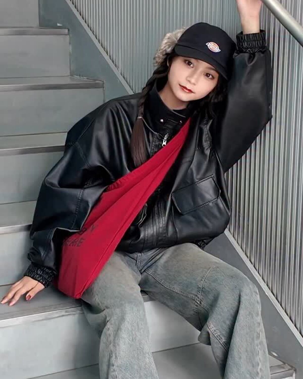 ℂ𝕆𝕆𝕃でかっこいい亜依ちゃんの撮影風景🎥❤️‍🔥普段とのギャップが👌🏻ストリートカジュアルな私服はラフな雰囲気が出ておしゃれさが際立つよね😎#稲光亜依 #jk #高校生 #ストリートコーデ #パーカ