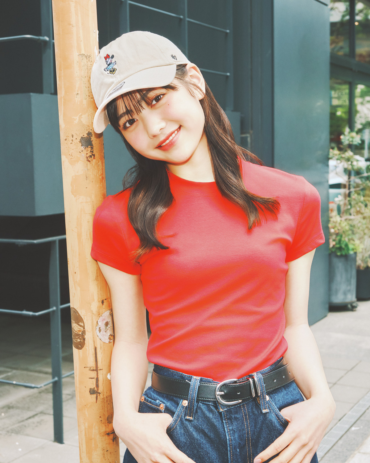 【原田花埜の私服Tシャツコーデ】主役は赤T！ 目立たせたいから合わせは引き算【夏の推しTシャツSNAP】