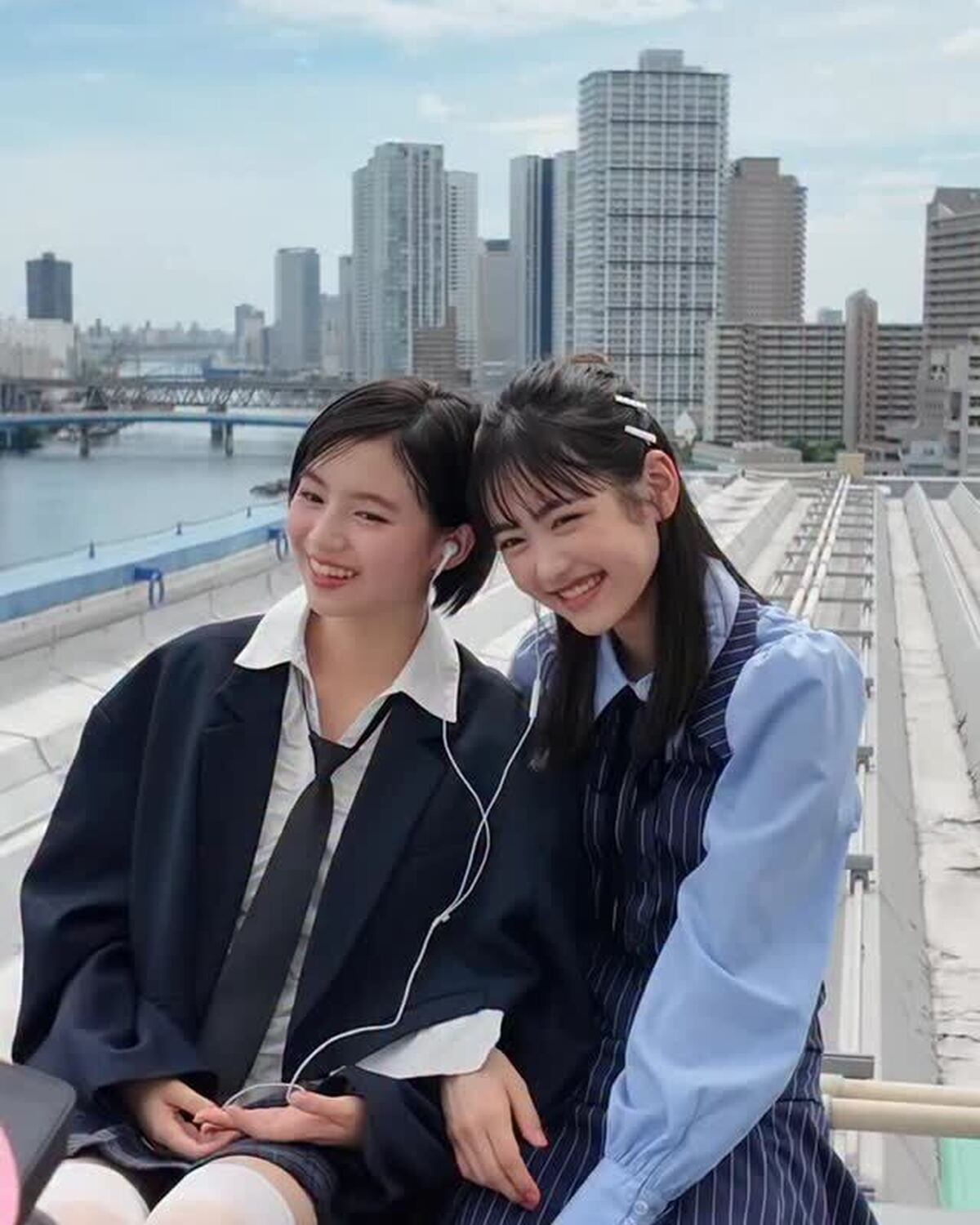 みろん＆はなの👭🏻中学生ペア🩵楽しい撮影の裏側🎥2人が共有している有線イヤフォンには…何も流れていません🤫🥺（笑）#佐々木満音 #原田花埜 #jc #中学生 #STモデル