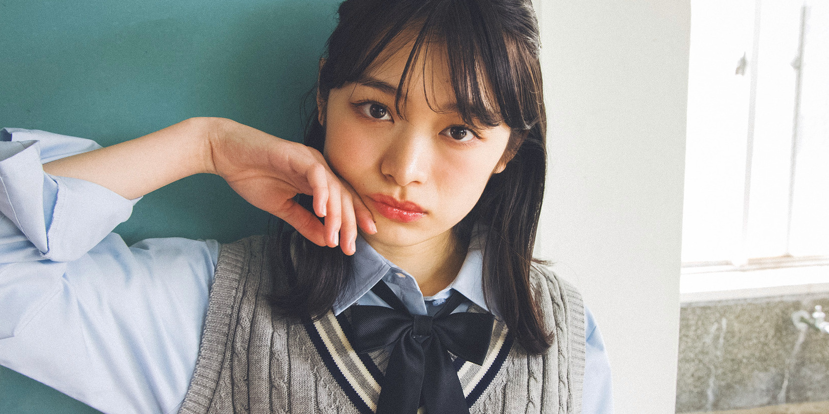 話題のスクバに無地リボン…取り入れたコからおしゃれになれる制服小物【制服トレンドNews】