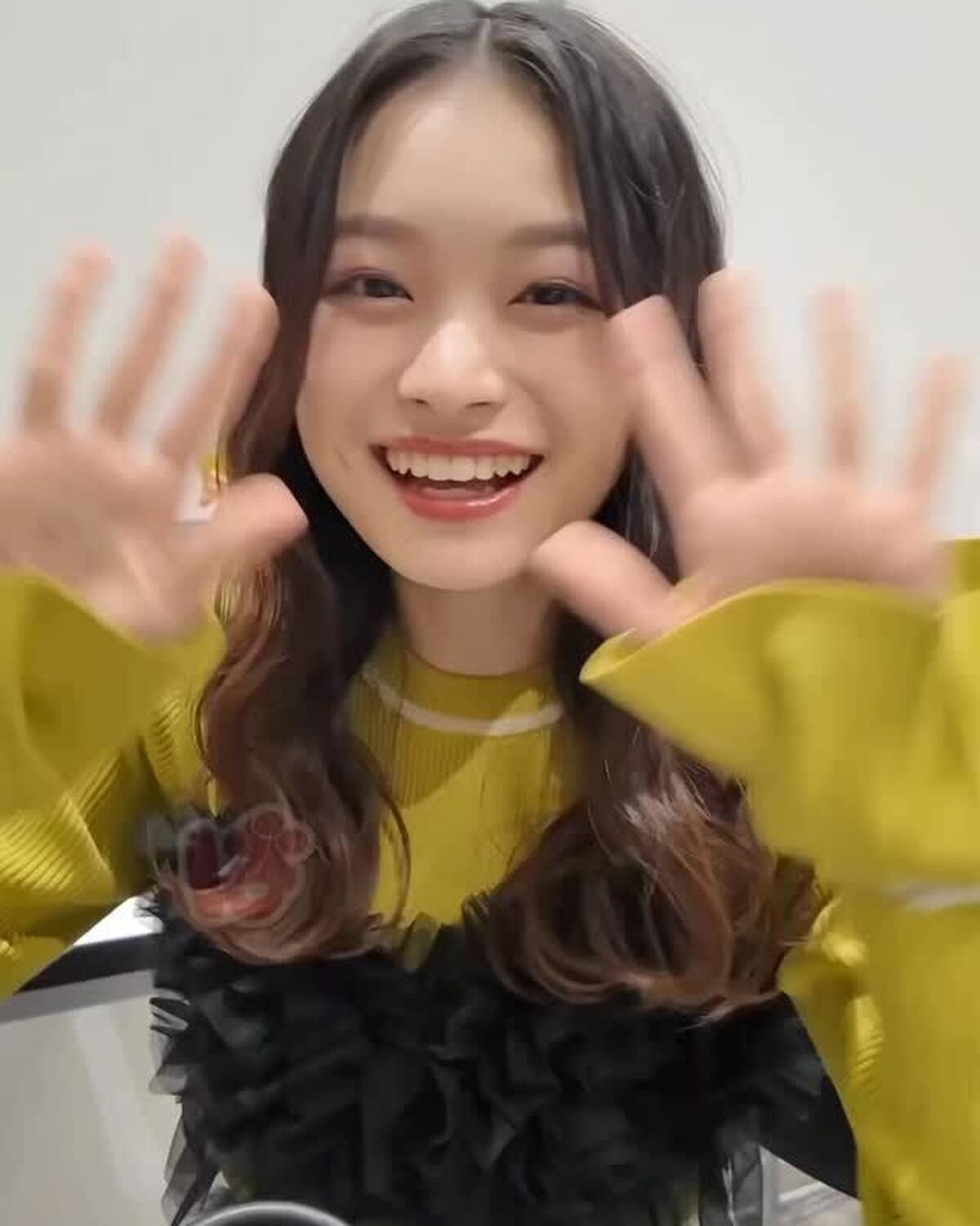 琉衣のカバンの中身紹介👜💓🍎ハート型のイヤフォンが珍しくて可愛いすぎた🎧😳💗#月島琉衣 #カバンの中身 #かばんの中身 #持ち物紹介 #俳優 #ミスセブンティーン #オフショット #Seventeen