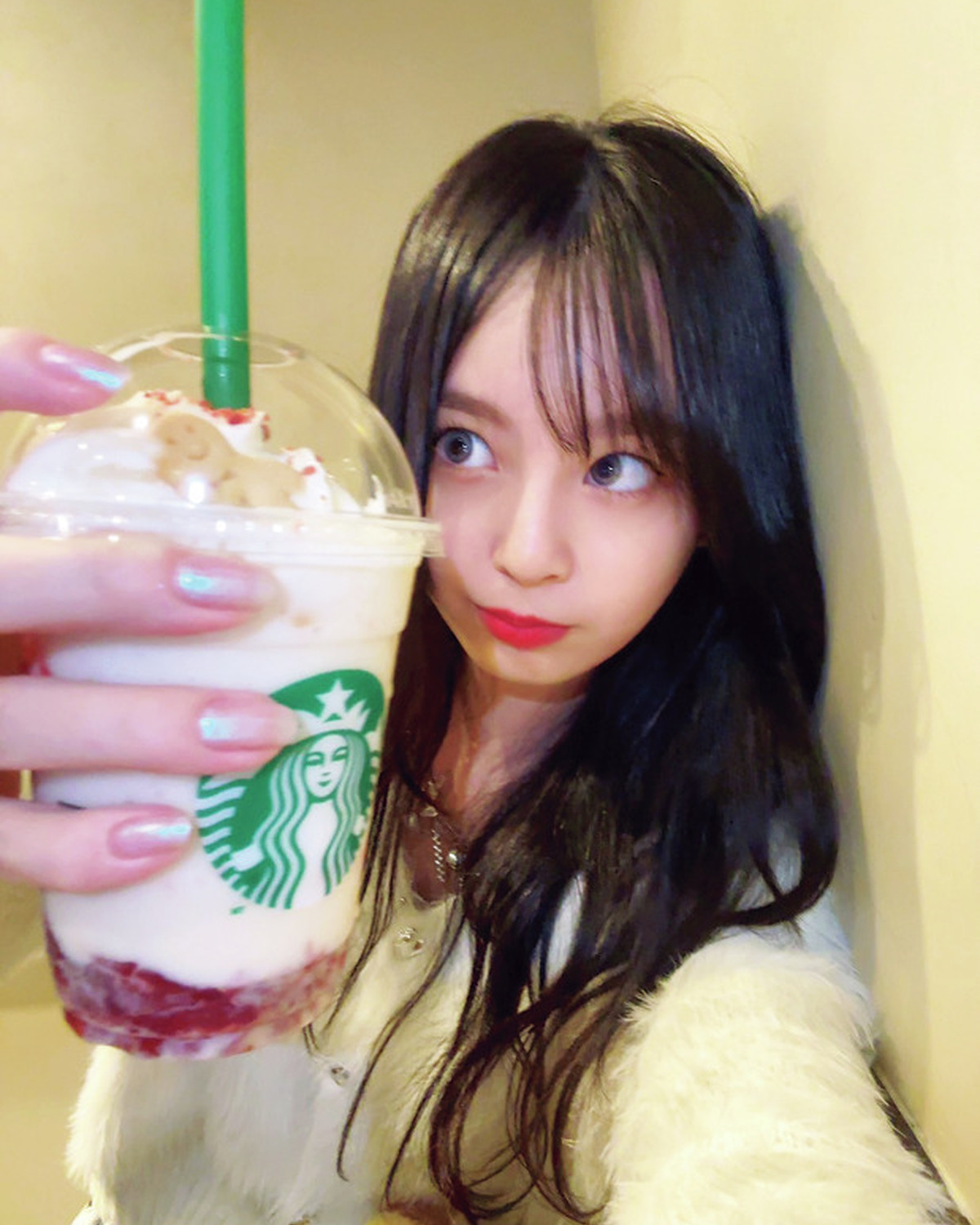 【小國舞羽】スタバの新作が出たら飲むのにハマってるよ♡