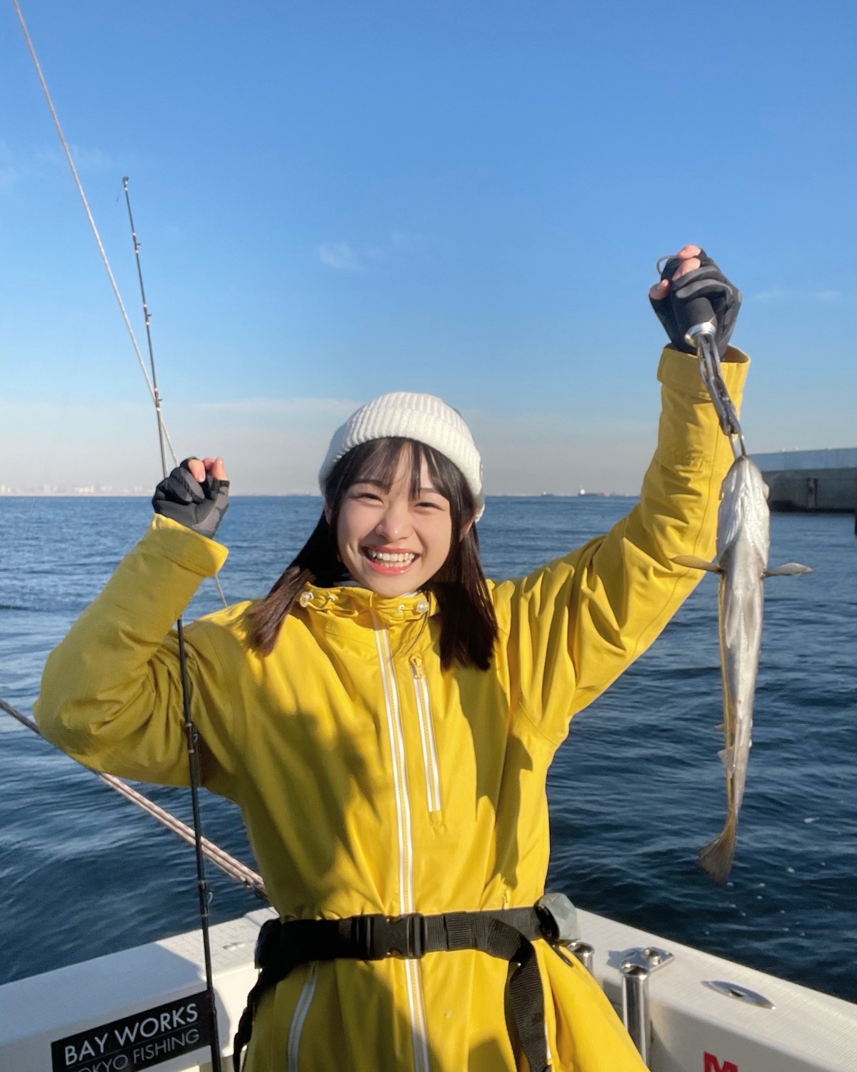 春号から始まった琉衣の連載📖第一回の釣りオフショットまとめ🎣初めて挑戦する海釣り🌊最初は苦戦しながらも、頑張りました👏🏻楽しさが伝わってくる写真たちをたっぷりと投稿しちゃいます🥺💫最後の1枚は…富士山