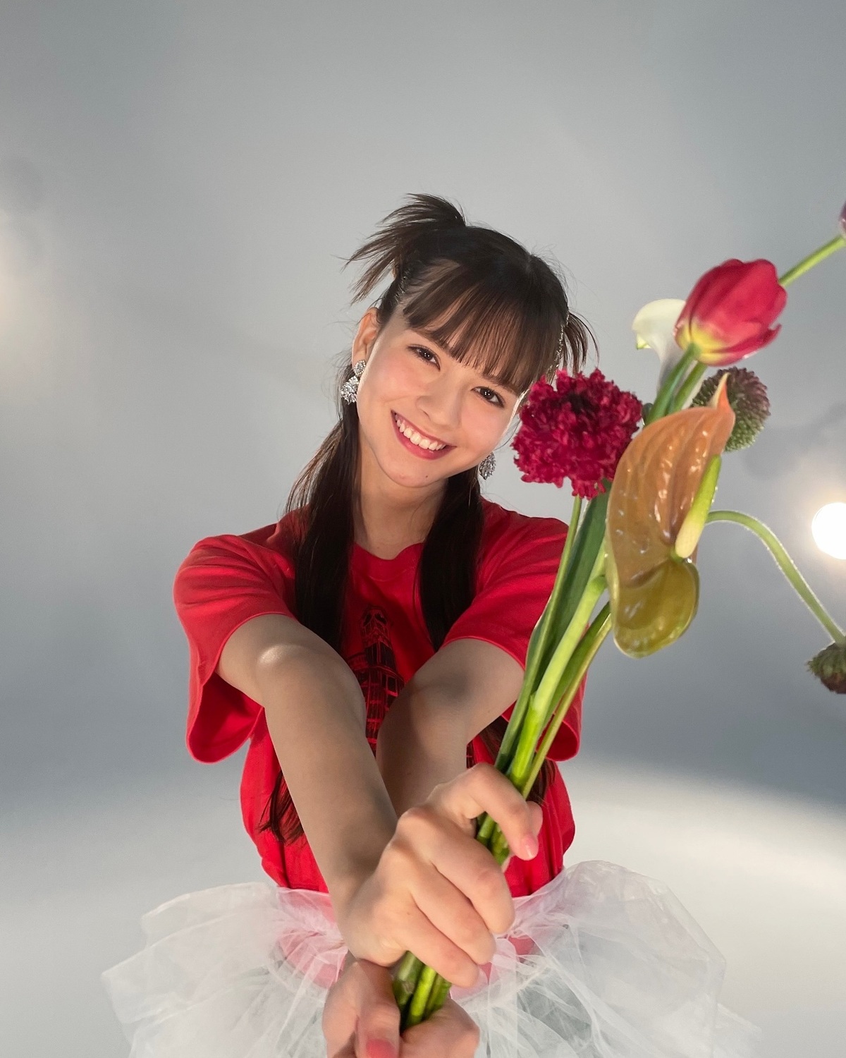 卒業企画のオフショット📸🌹ST-Webで公開中のインタビュー記事はもう見てくれた？📝卒業への想いや、ST㋲としての活動を振り返って語ってくれてるよ🗣️ ぜひチェックしてね🪽#秋本レイラニ #STモデル