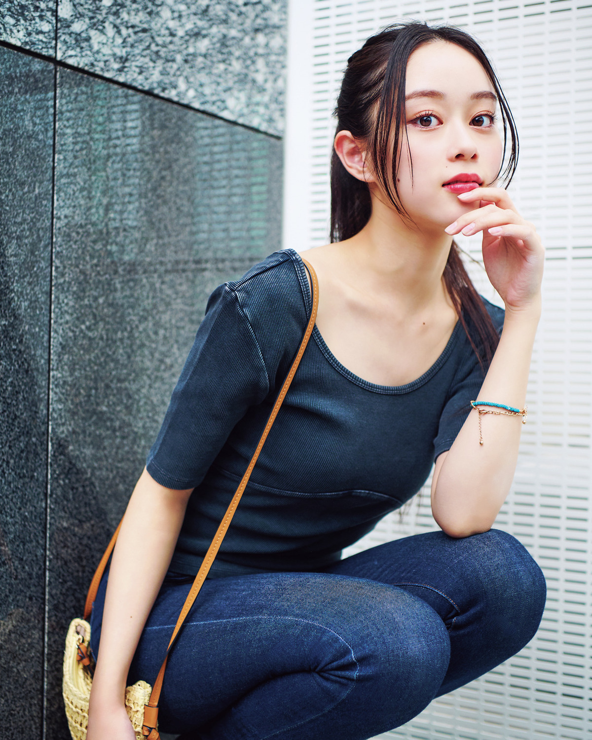 【佐藤不二子の私服Tシャツ】デコルテ見せでさりげなく個性を主張【夏の推しTシャツSNAP】