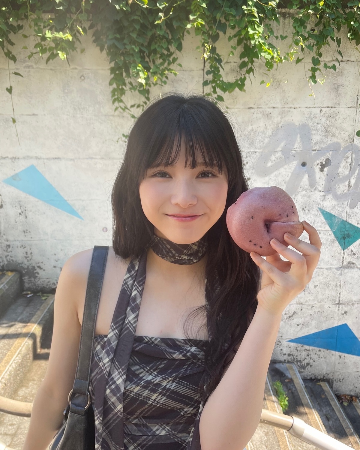 kawaii kaira👼🏻💓どれも可愛すぎて選べないのでたくさん載せちゃうよ🥹ベーグル片手に嬉しそうな表情も、クールに決めてる表情もたまらなくkawaii🤤🥯#Seventeen #セブンティーン 