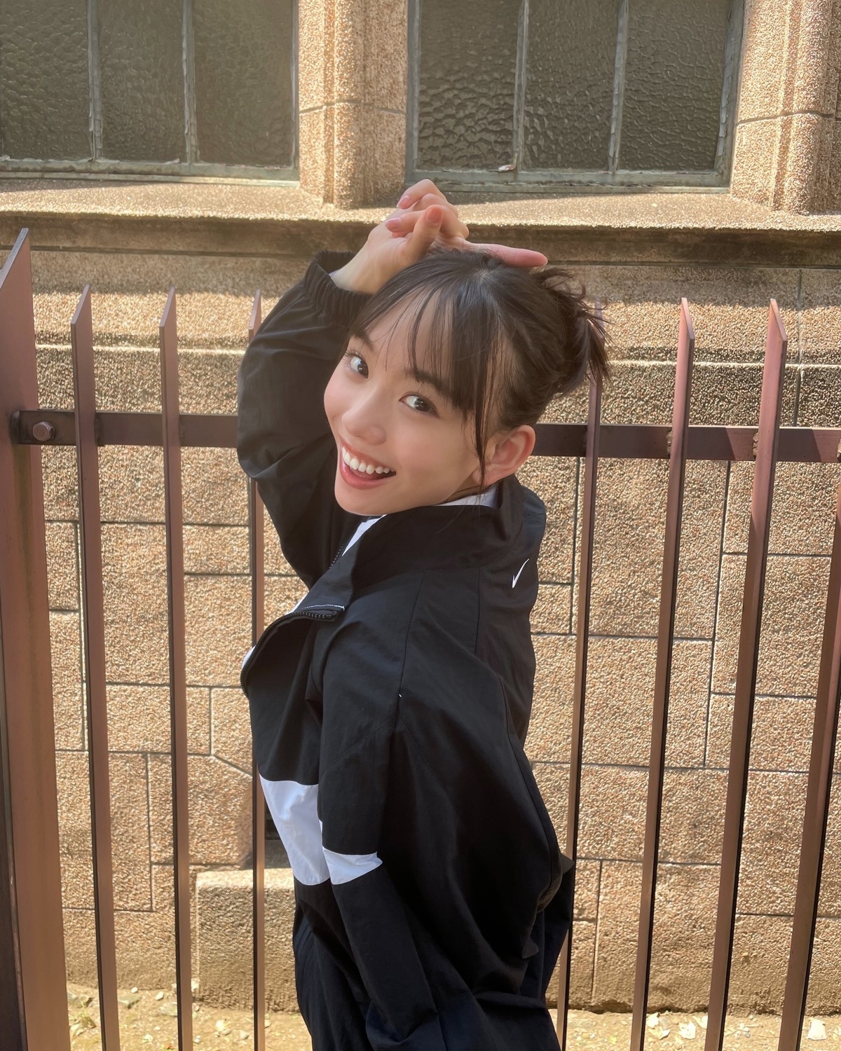 高めお団子アピール🥺✨なれいちゃん♡制服×ジャージってオシャレ度高くて可愛すぎるよね🎶#松本麗世 #れいちゃん#制服 #jk #制服ヘアアレンジ #オフショット #Seventeen #セブンティーン