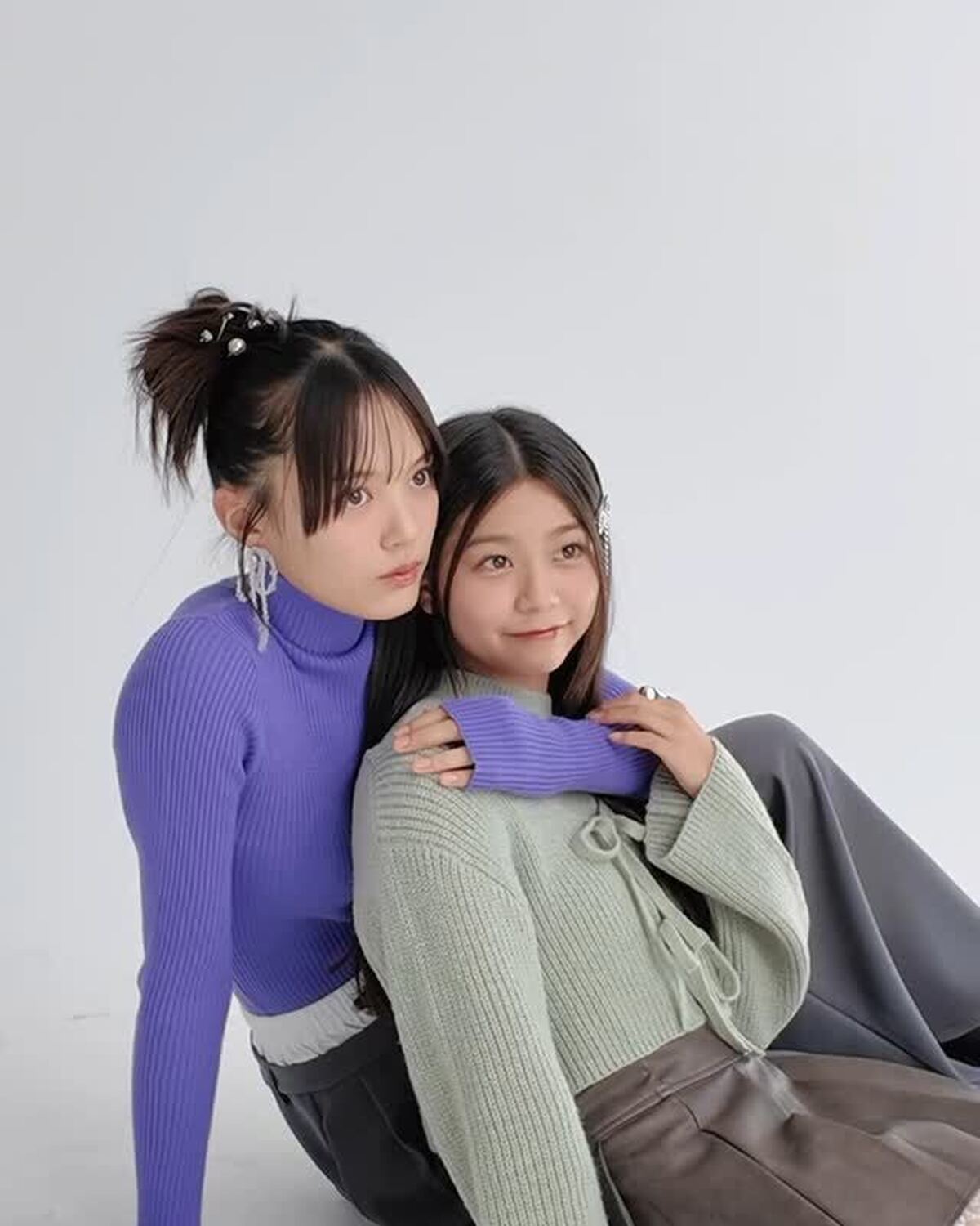 うみ＆あい👭🏻💜💚あいにゃんの彼女感とうみのイケメン彼氏感がたまらない🥺年齢的には、うみが年下なんだけどあまりの大人っぽさと、イケメン具合に撮影現場は大興奮でした🤣✨#希咲うみ #稲光亜依 #ミスセブ