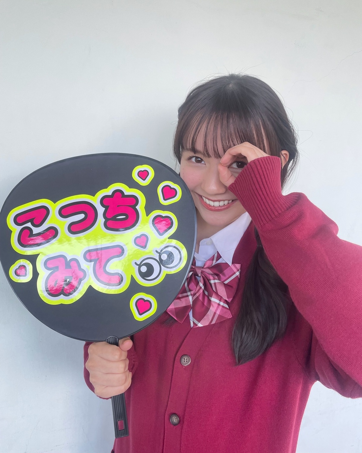 推し活うちわをゲットして嬉しそうなここあを発見🥺💞2枚目の全力笑顔がキュンすぎ🥰🫰🏻#Seventeen #セブンティーン #ST #雑誌 #ファッション雑誌 #河村ここあ #推し活 #推し活グッズ手