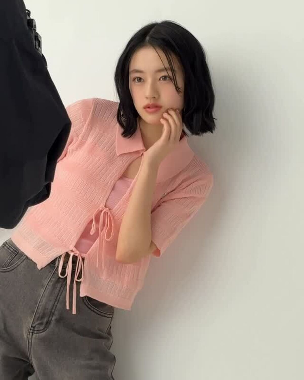 じゅったん👼🏻✨ばっさりヘアチェンジしてさらに姉み🤍春号のオフショットだよ〜〜🤓どのページかは本誌で答え合わせしてね📖💫#上坂樹里 #じゅったん #ボブ #イメチェン #ヘアカット