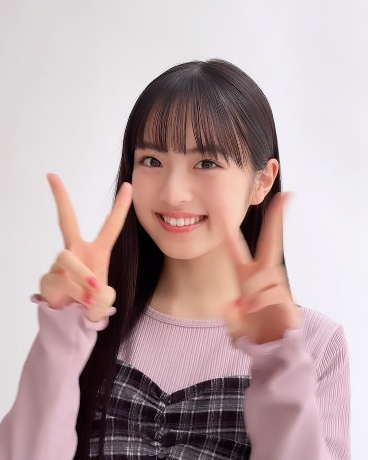 美少女という言葉は優名のためにある…🥺🪽✨撮影中の真剣な表情とOFFのギャップがかわいすぎる♡⊹₊⟡⋆˚⊹—————————⊹₊⟡⋆˚⊹STモデルのオフショットがもっとみたいコは@seventeenj