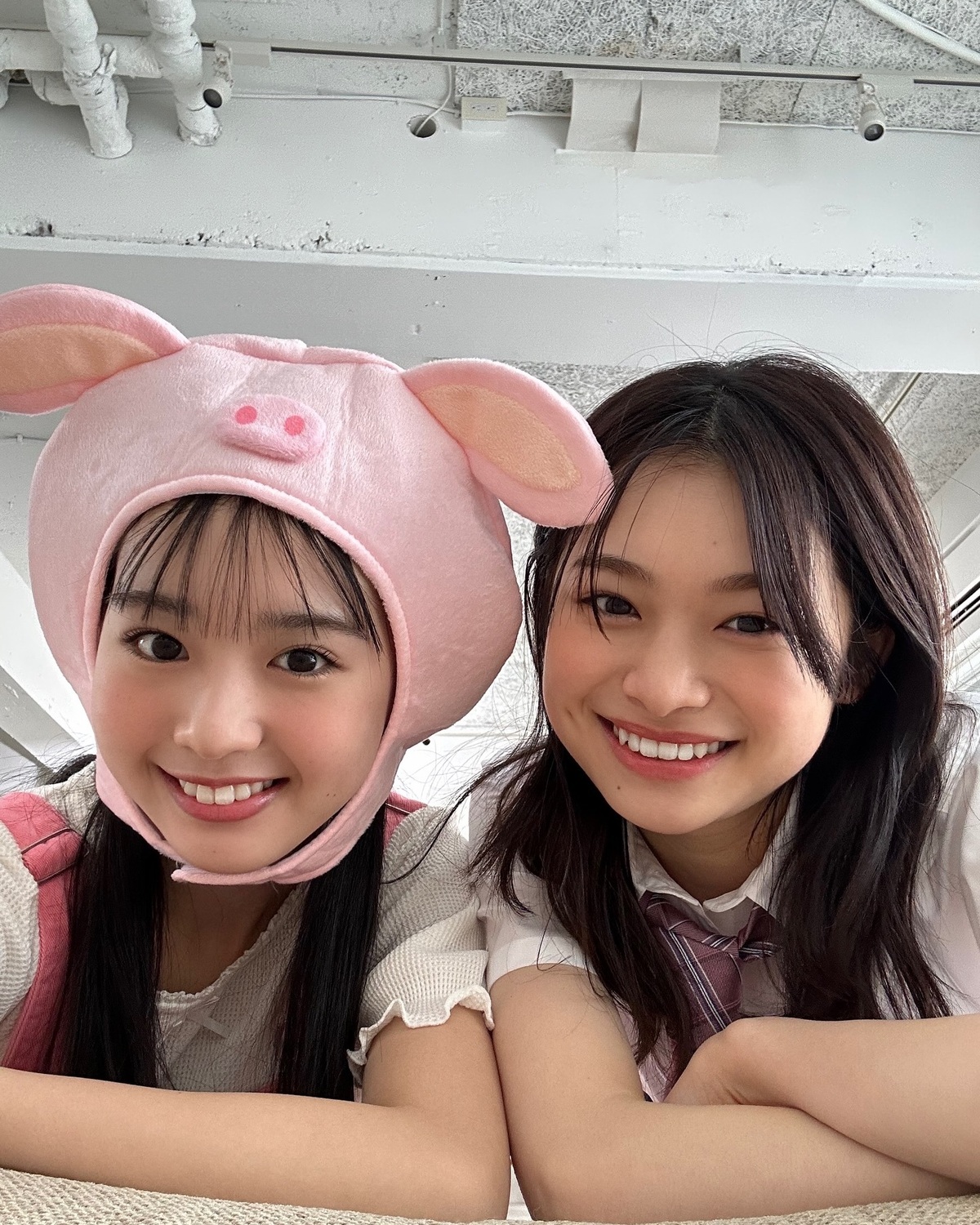るい＆みんみの仲良しショット👩🏻‍❤️‍👩🏻ぶたさんみんみの破壊力…🐷💓#Seventeen #セブンティーン #ST夏号 #雑誌 #ファッション雑誌 #Seventeen夏号 #sgds #エコ #