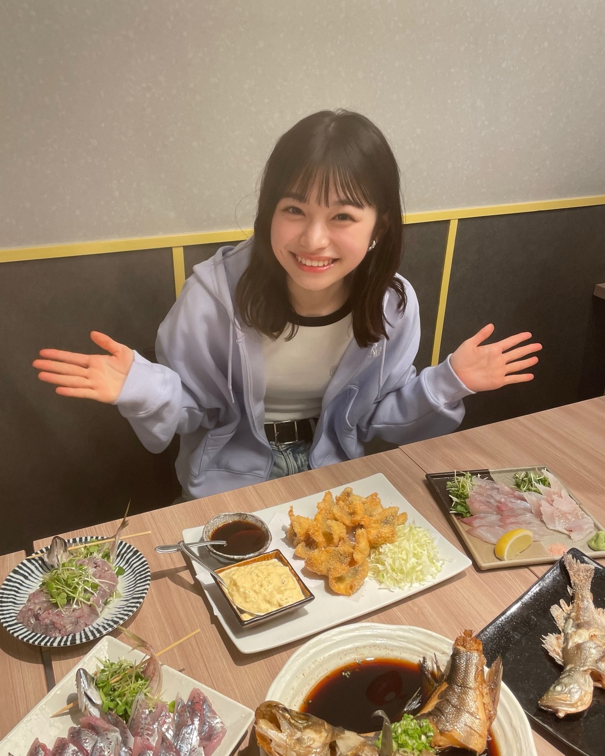 これぜーんぶ琉衣が釣ったお魚たち🐟🍴美味しい✨って気持ちになると、苦そう⁉︎しよっぱそう⁉︎な渋めの表情になっちゃうという琉衣😹👌🏻そんなところもまた可愛すぎるよね🥺💕#月島琉衣 #魚釣り #釣りガー