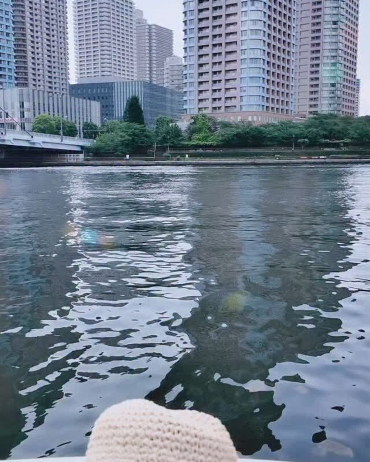 8月もスタートして早1週間🫧どんな夏を過ごしてる？🌻そして梨々花が登場してるカバームービーはもう見てくれた？🎥撮影で使ったシャボン玉の機会が気に入った様子の梨々花🤣🫧 楽しそうに遊んでたよ🎶