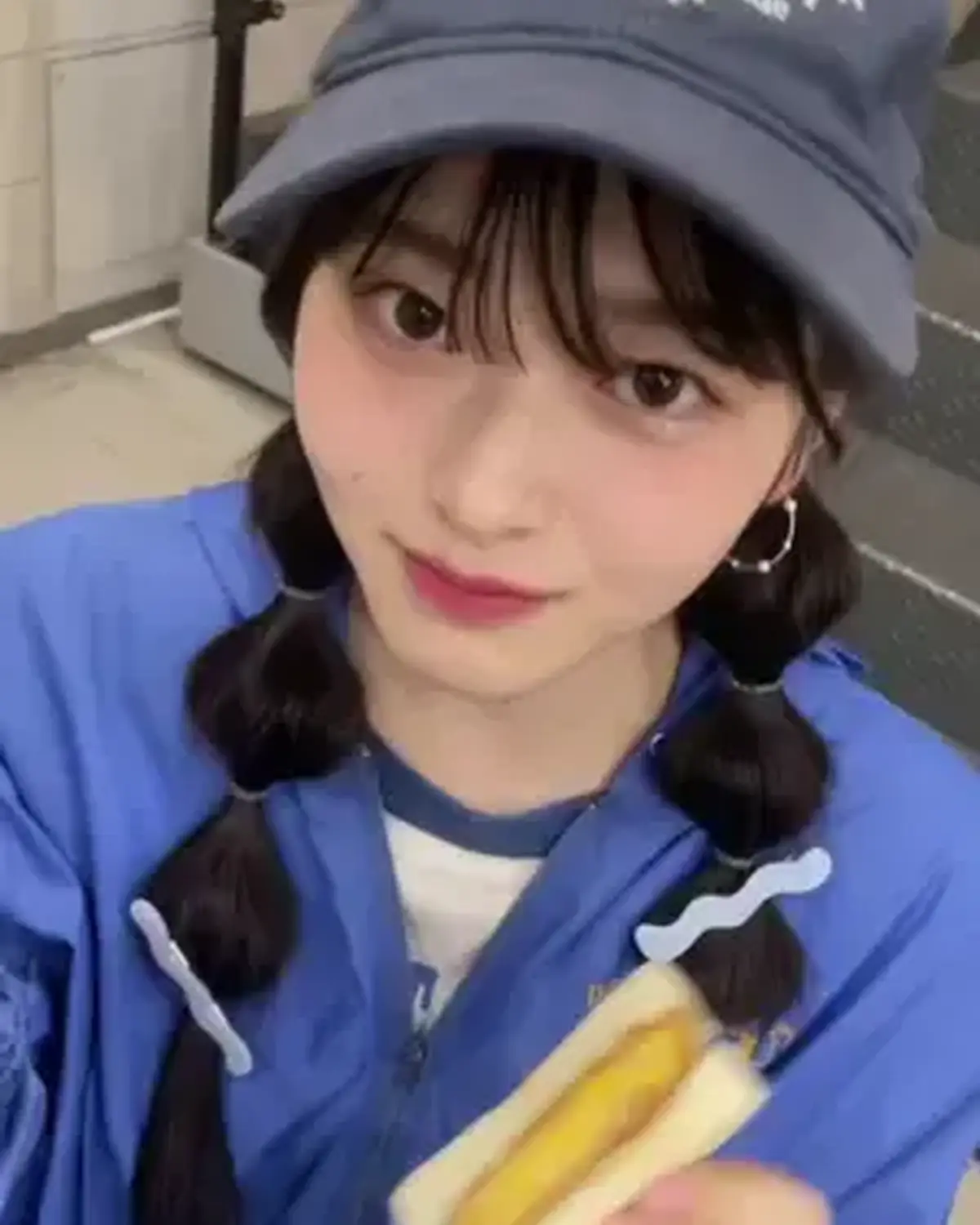 芽里衣の食事タイムにおじゃましました🙂‍↕️💙 みんな何サンドがすき？🥪 #滝口芽里衣 #美少女 #スターダスト#はひスターダストeventeenモデル