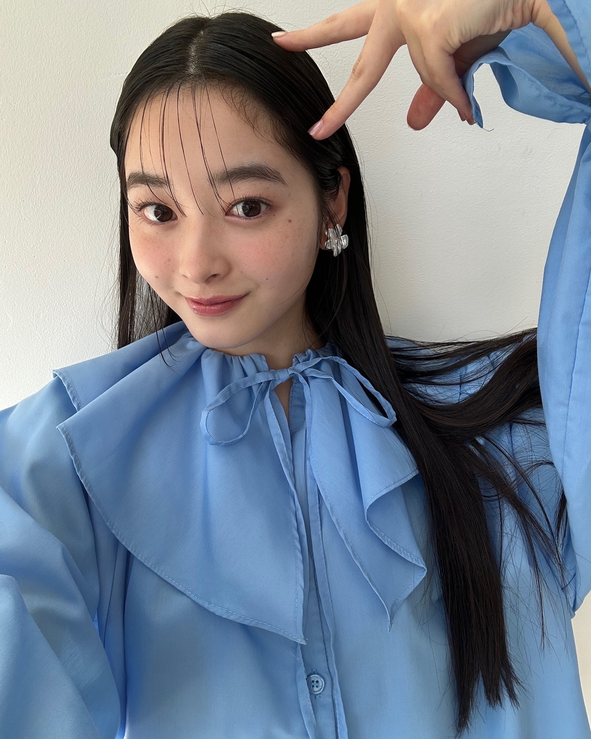 今日のオフショットはめりちゃん👼🏻🩵なんのポーズかわかる？🥺🐱#Seventeen #セブンティーン #ST #雑誌 #ファッション雑誌 #滝口芽里衣 #めりちゃん #美少女 #春コーデ #春服 #可