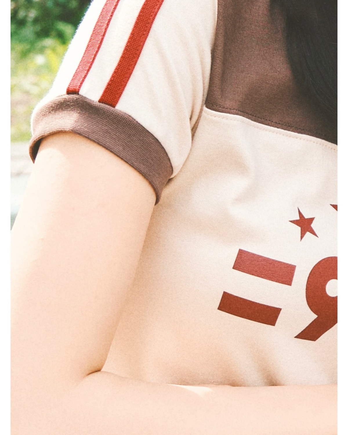 👒🍃Hello May🍃👒
撮影／千葉タイチ（サムネイル・バナー） スタイリスト／前
田涼子 ヘア＆メイク／中軍裕美子 モデル／上坂樹里、瀬戸琴楓（STモデル）
［衣装］
【樹里】Tシャツ￥5290(