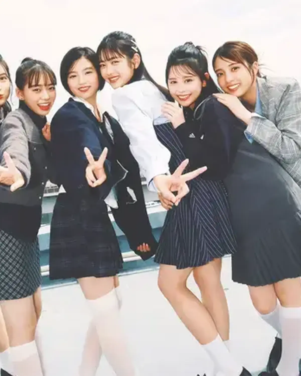 12/1発売の冬号には大注目の #ミスセブンティーン2025がST㋲として初登場👩🏻‍❤️‍👩🏻💖 冬号は12月1日(月)発売だよ📖✨ 表紙は高比良由菜、月島琉衣、小國舞羽の3人☃️❄️ 予約販売もス