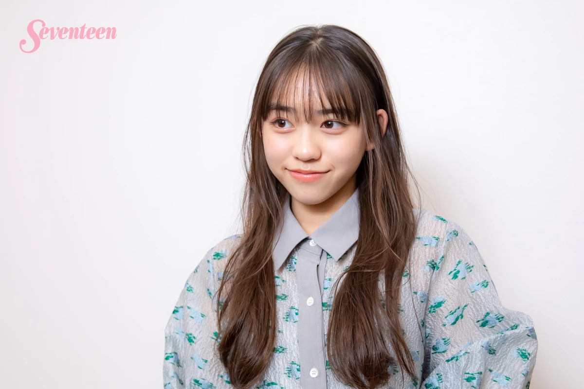 目線を逸らすSeventeenモデル岡本望来