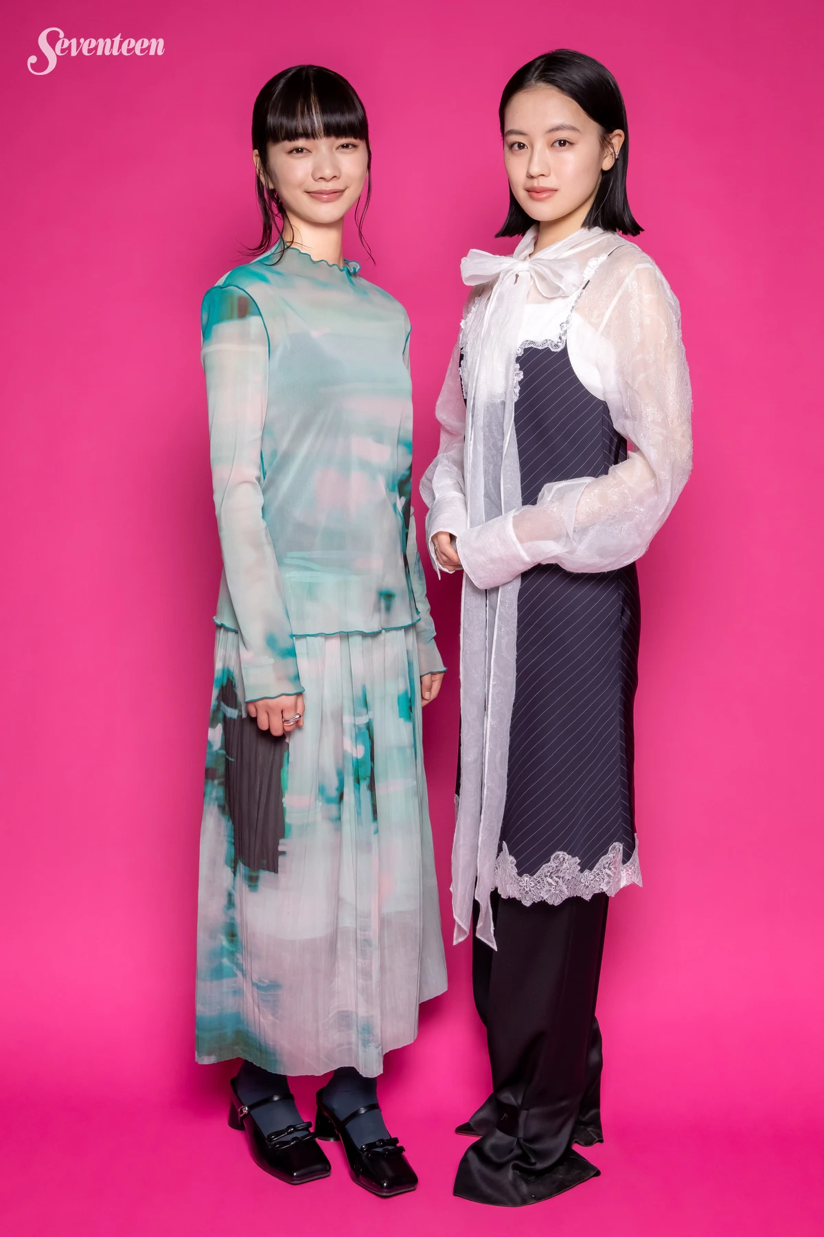 『風、薫る』　見上愛と上坂樹里の全身写真