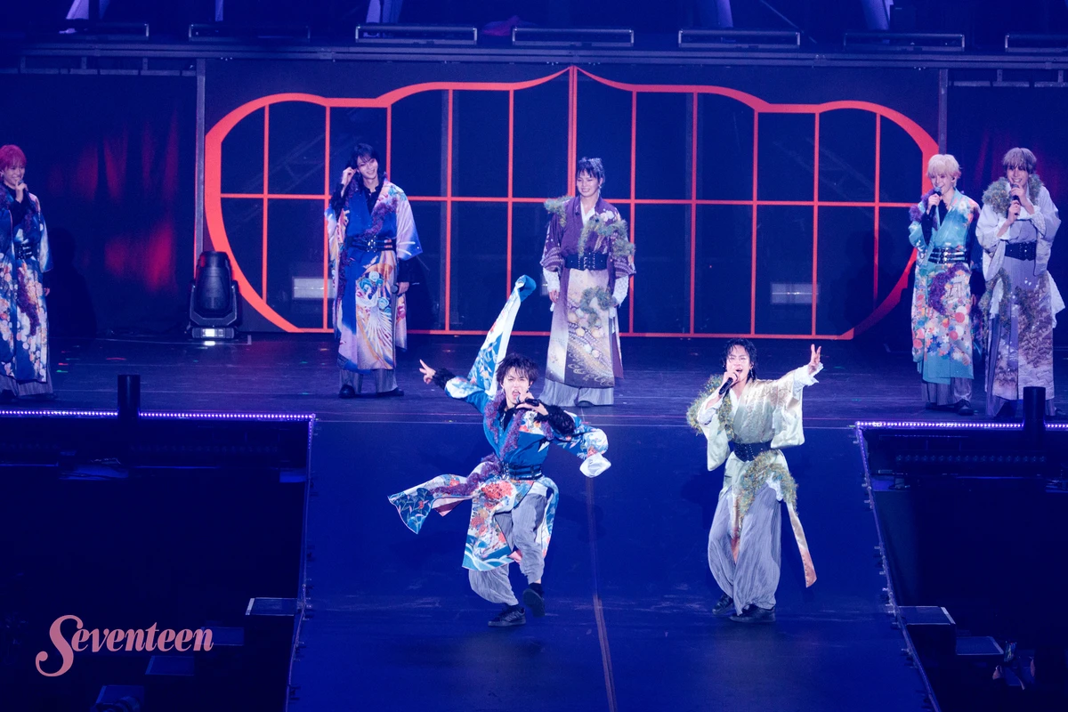 『龍宮城 ARENA LIVE 2026 -SHIBAI-』公演で,MC中にセンターステージへ飛び出して自己アピールするKENTとRay