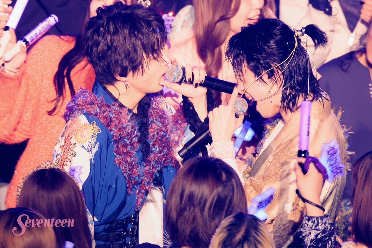 『龍宮城 ARENA LIVE 2026 -SHIBAI-』公演で客席降りした冨田侑暉とRay