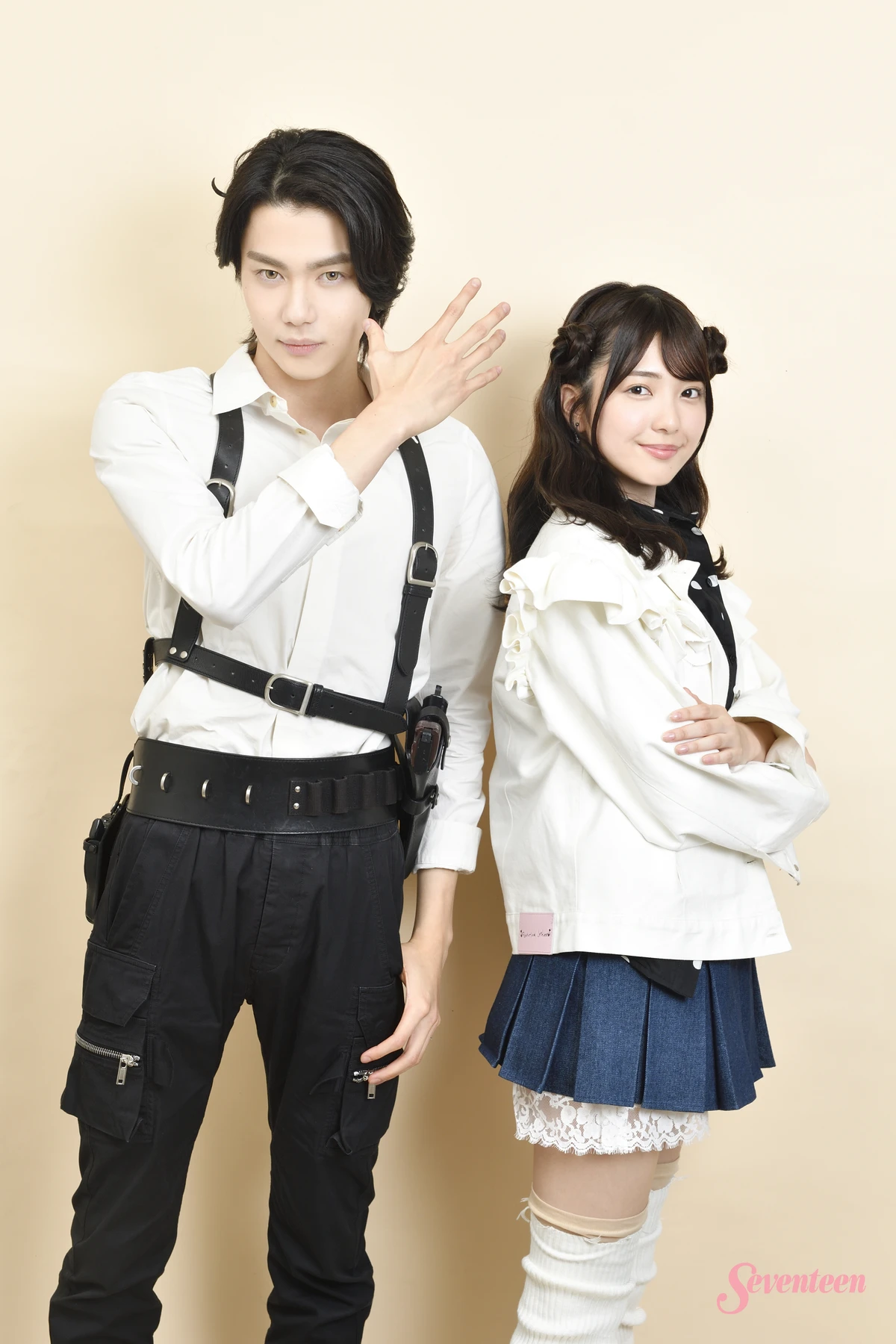 ポーズを決める今井竜太郎と堀口真帆