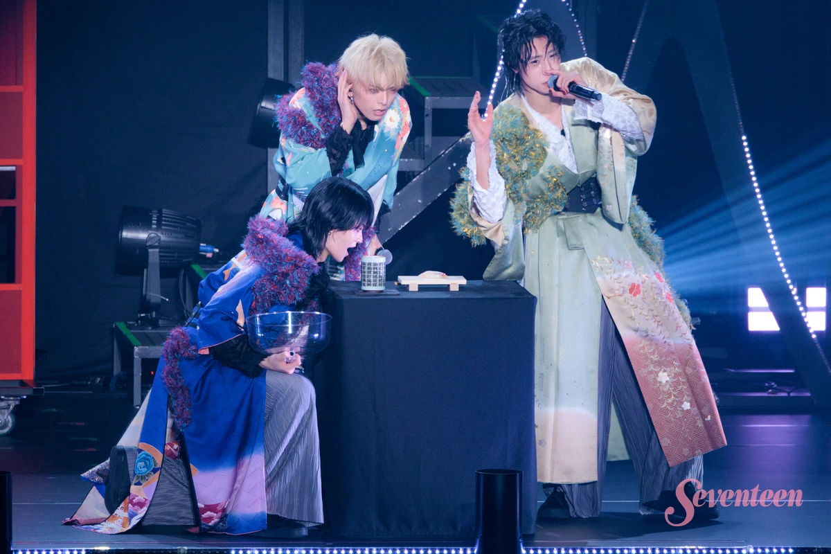 『龍宮城 ARENA LIVE 2026 -SHIBAI-』公演で、寿司をめぐり椅子取りゲームするS・齊木春空・Ray